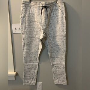 Rebel Canyon jogger in white / black heather size XL. Pockets w/ tapered legs